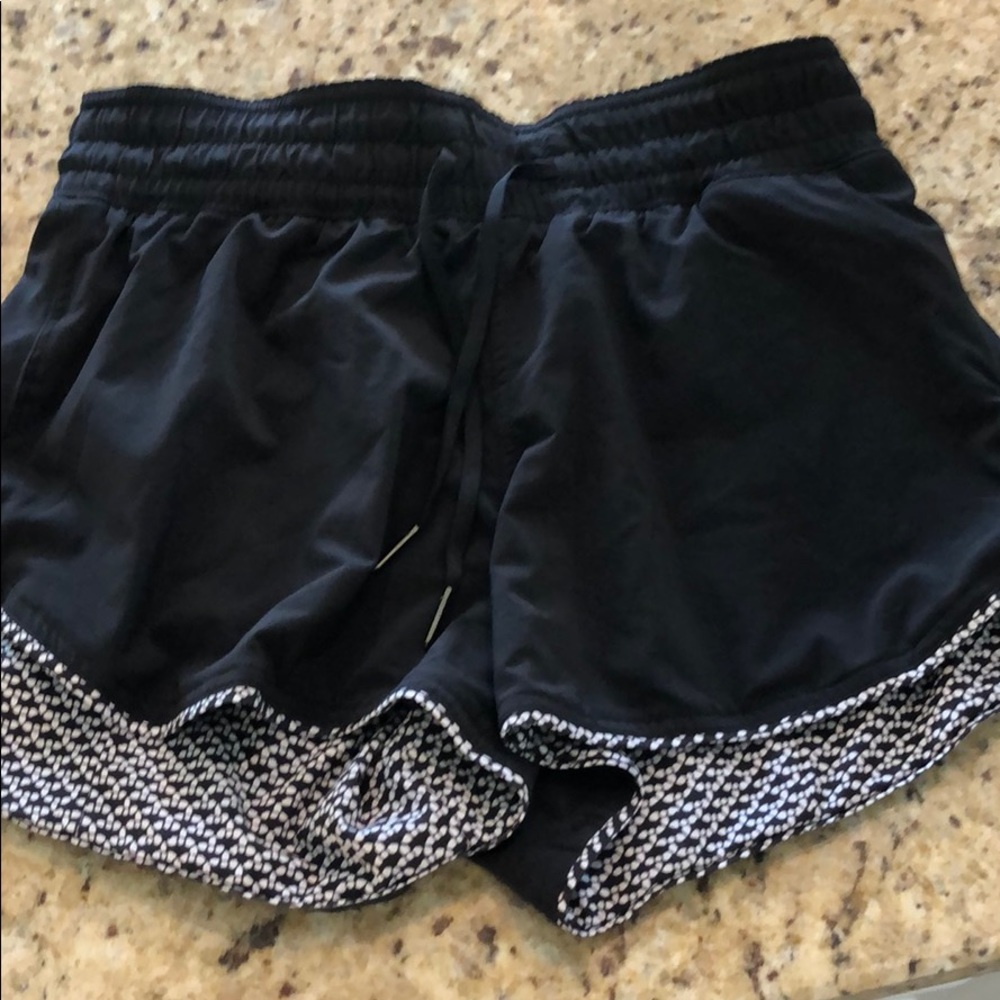 Lulemon reversible size 4 shorts.